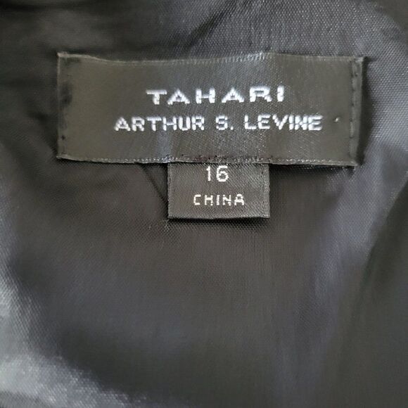 Tahari Arthur S. Levine Little Black Dress (Size 16) - Picture 5 of 9